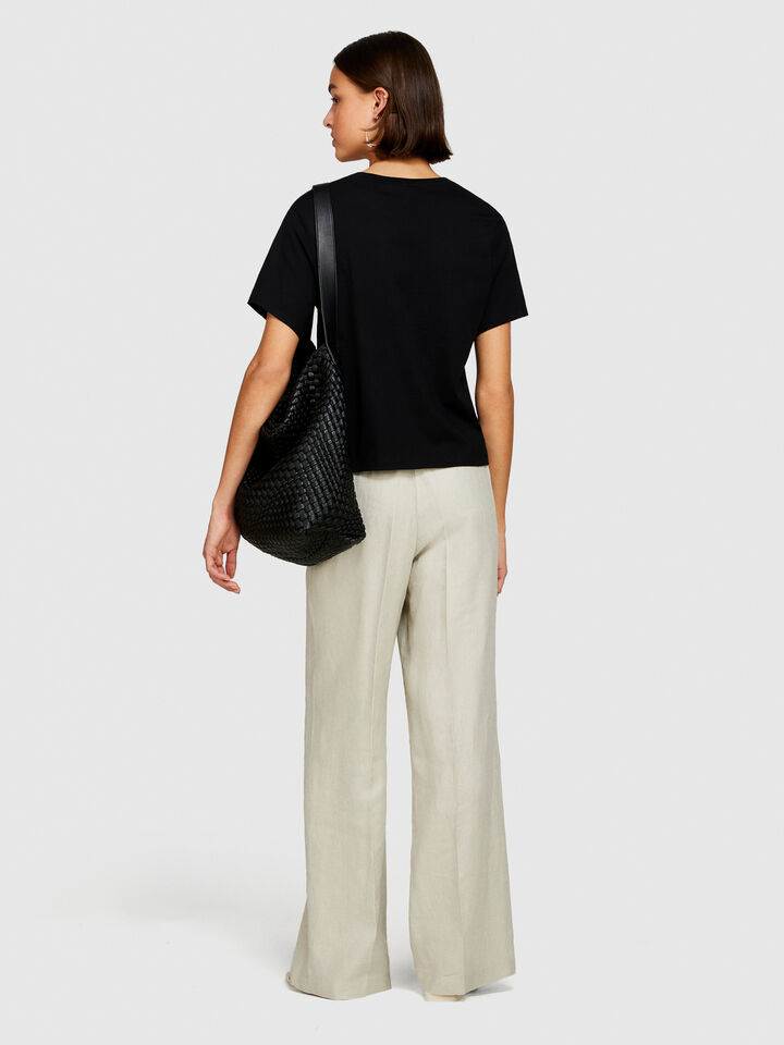 T-shirt with V-neck in 100% organic cotton - women's short sleeve t-shirts - Black | Sisley image number 3